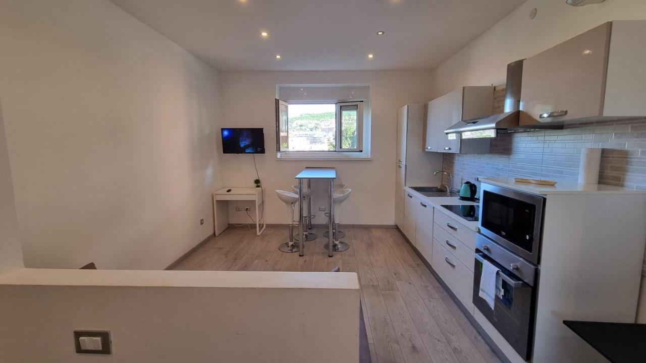 Apartament Crispi 85 - Air Conditioner - Teatro Rossetti Triest Zewnętrze zdjęcie